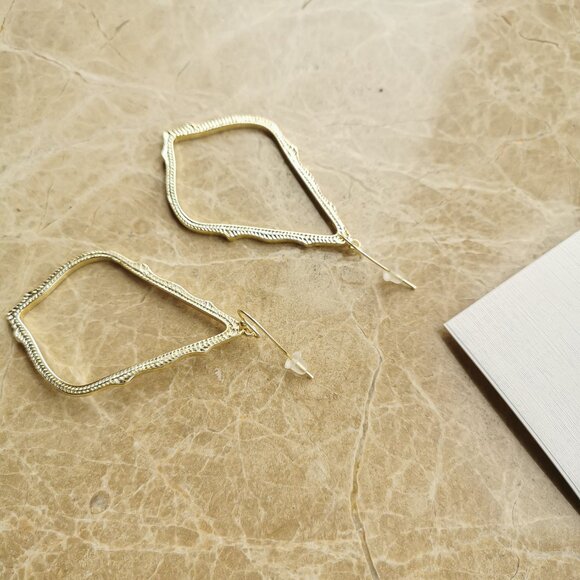 NEW Kendra Scott Gold Sophee Drop Earrings - Picture 3 of 3